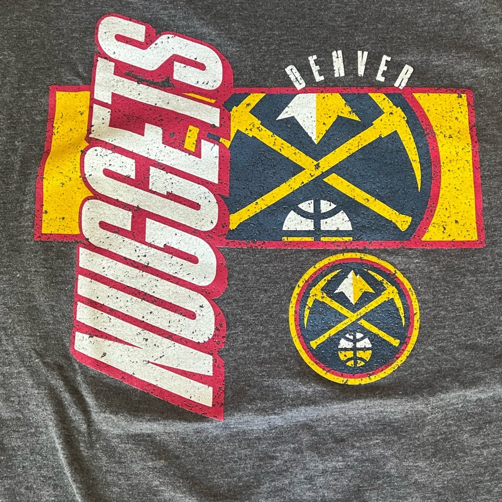 Denver Nuggets Men’s Medium Shirt
